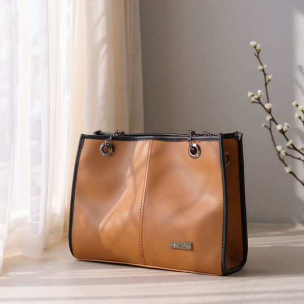Gucci Leather Handbag with Chain Straps – Luxurious & Durable - Image 3